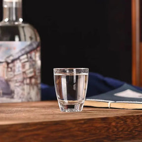 Um conjunto de 6 copos de vinho transparentes pequenos compactos adequados para chá e beber adicionando um toque de refinamento para sua vida