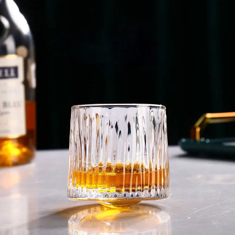 Copo de uísque estrangeiro vidro de vinho luz de cristal luxo high-end sofisticado ligeiramente dicas girando mistura vidro acampamento