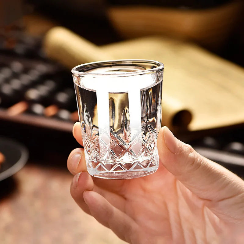 12pçs/8pçs/6pçs/4pçs/2pçs vidro em relevo 50ml copos de espíritos gravados chá potável copo de água copo de vinho de pequena capacidade