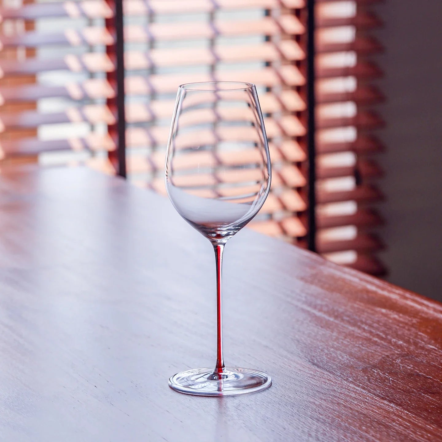 CRISON PREMIUM Copo de vinho de haste vermelha feito à mão de cristal de alta qualidade com design elegante de pé alto para maior beleza do vinho