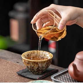 Um conjunto de xícaras de chá cerâmicas artesanais, um total de 5 peças, xícara de chá tradicional Wuxing Kung Fu mudada com forno, estilo Jianzhan