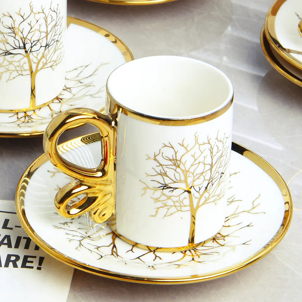 Conjunto de 6 xícaras e 6 pratos, conjunto europeu de xícara de café e pires de cerâmica de luxo leve, xícara requintada britânica e pires para chá da tarde