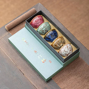 Um conjunto de xícaras de chá cerâmicas artesanais, um total de 5 peças, xícara de chá tradicional Wuxing Kung Fu mudada com forno, estilo Jianzhan