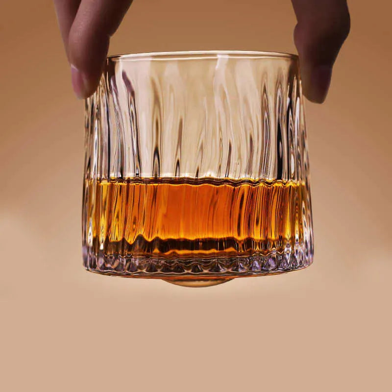 Copo de uísque estrangeiro vidro de vinho luz de cristal luxo high-end sofisticado ligeiramente dicas girando mistura vidro acampamento